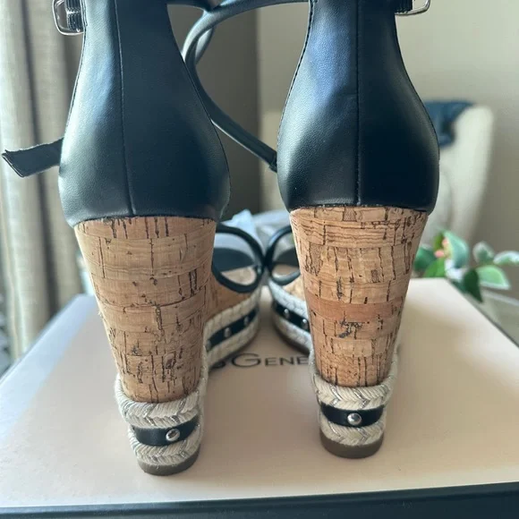 New BCBG generation wedges . Size 7.5 - Picture 4 of 7